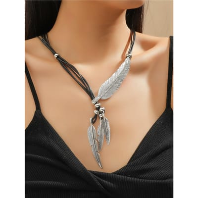 1 Eenvoudige en elegante high-end lichte luxe retro goudkleurige zilverkleurige bladkristallen ketting voor VROUWENMODE, vakantie zilver