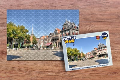 Puzzel De Kaasmarkt onder een blauwe lucht in Hoorn - Legpuzzel - Puzzel 1000 stukjes volwassenen