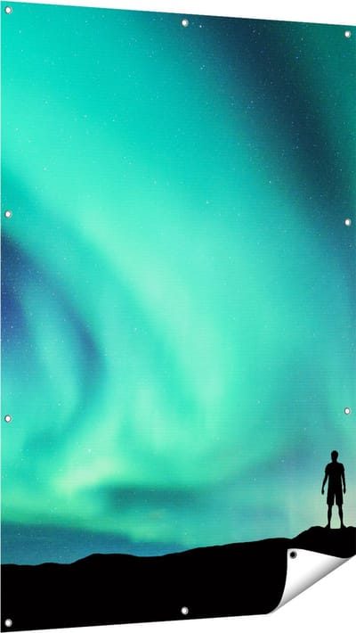 Gards Tuinposter Man bij het Groene Noorderlicht - 100x150 cm - Tuindoek - Tuindecoratie - Wanddecoratie buiten - Tuinschilderij