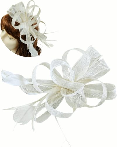 Klassiek Beige Handgemaakte Fascinator Bloem, Veertjes en Gaas -Ivoor Mini Hoedje Bruiloft| Smart Casual| Gala |TeaParty| Prinsjesdag| Cocktail| Carnaval