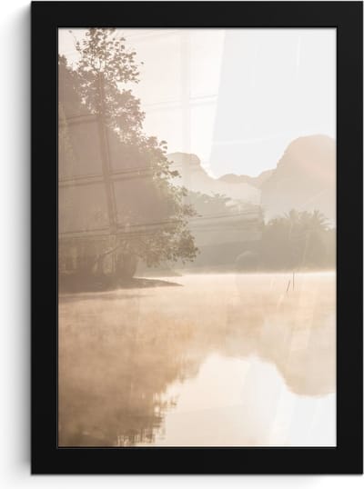 Poster in lijst - Fotolijst 20x30 cm - Posters - Landschap - Bos - Water - Mist - Beige - Posterlijst zwart - Wanddecoratie badkamer - Muurdecoratie WC - Decoratieve accessoires - Toilet muur decoratie