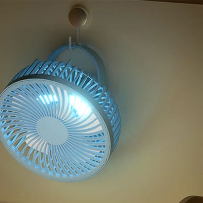Draagbare oplaadbare bureauventilator met ledverlichting en haken – ventilator met 1200 mAh-accu voor tenten en reizen