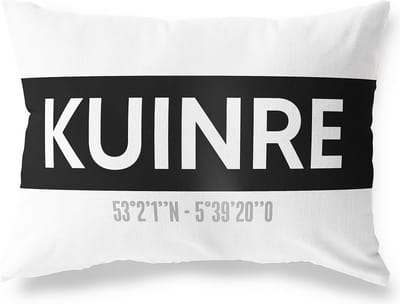 Tuinkussen KUINRE - OVERIJSSEL met coördinaten - Buitenkussen - Bootkussen - Weerbestendig - Jouw Plaats - Studio216 - Modern - Zwart-Wit - 50x30cm