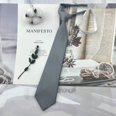 Trendy JK Stropdassen College Student Overhemd Pak Nekkleding Effen Bruine Stropdassen voor Mannen Vrouwen Lazy-tie Bachelor Uniform Korte Stropdas white