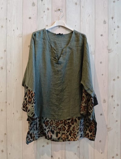 Prachtige 100% linnen brede top met Luipaard print - kleur MILITAIR GROEN - maat 44
