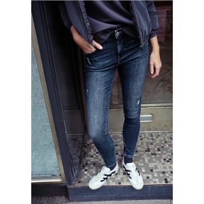 Jeans met destroyed details