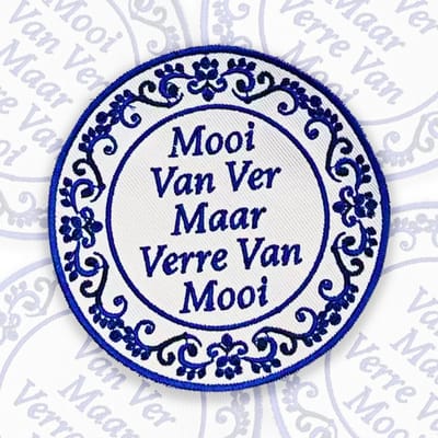 Mooi Van Ver Maar Verre Van Mooi Embleem - Carnavalsembleem - Carnavalskleding - Carnaval accessoires - Oeteldonk emblemen - Kruikenstad emblemen