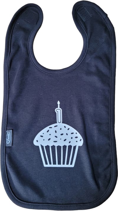 Verjaardag - slab - cupcake -  geschenk -  baby  - peuter- knoeien