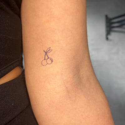 Tijdelijke tattoo kersen | Neptattoo volwassenen | Tijdelijke tattoo voor volwassenen | Temporary tattoo | Plaktattoos voor volwassenen | Neptattoos | Probeer zorgeloos een tattoo | tattforaweek