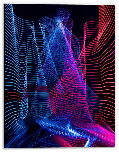 Dibond - Abstracte Blauw met Roze Lichtgevende Strepen - 30x40cm Foto op Aluminium (Met Ophangsysteem)
