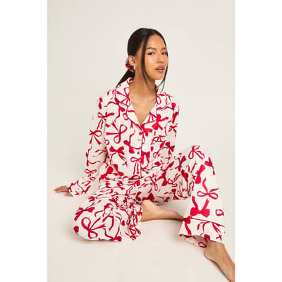 boohoo Dames Petite Oversized Strik Print Lange Mouw Shirt & Broek 3-Delige Pyjama Set | Creme | Maat: 34