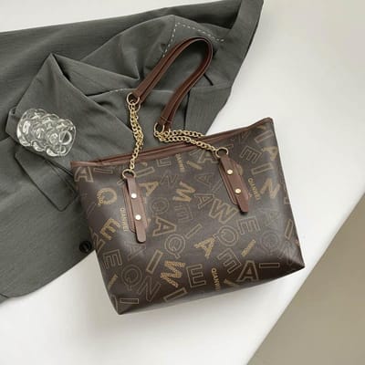 Nieuwe High-end Dames Tassen  Trendy Licht Luxe Schoudertassen  Grote Capaciteit Forenzen Retro Licht Luxe Draagtassen black