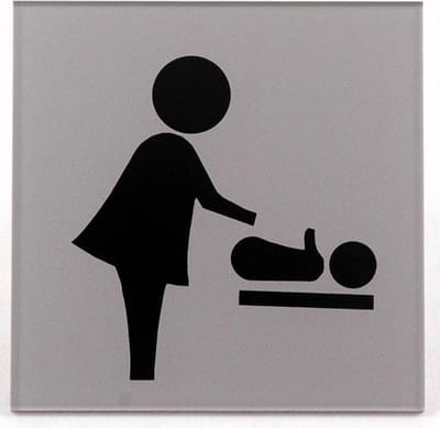 Baby kleedruimte pictogram Deurbordje helder acrylaat - 100 mm x 100 mm - Bevestiging dubbelzijdige plakstrip - Promessa-Design.