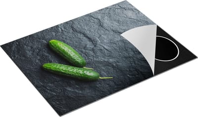 Chefcare Inductie Beschermer Twee Komkommers op Zwarte Marmer - 77x59 cm - Afdekplaat Inductie - Kookplaat Beschermer - Inductie Mat