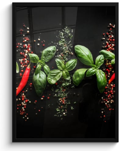 Poster in lijst - Fotolijst 50x70 cm - Posters - Chilipepers - Basilicum - Blaadjes - Rood - Posterlijst zwart - Decoratie - Wanddecoratie woonkamer - Muurdecoratie slaapkamer