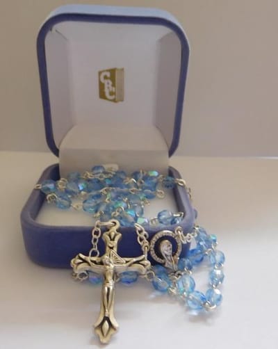 Rozenkrans l.blauw glas in fraaie opbergdoos (6337BL)