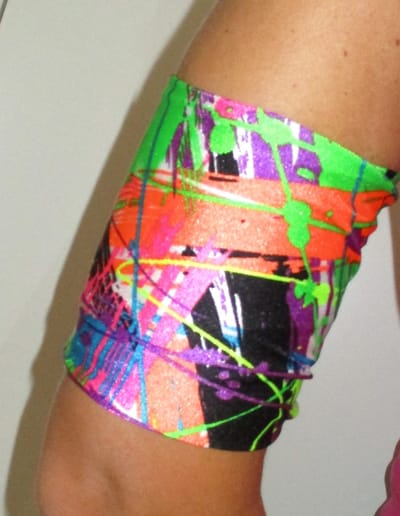 Paint spots lycra sensorband / armband van 25/26 cm ter bescherming van de Omnipod of sensor ivm diabetes, geschikt om mee te zwemmen. Beschermt de sensor zoals de freestyle libre of de omnipod