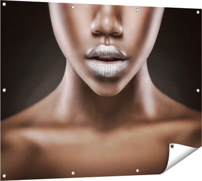 Gards Tuinposter Zilveren Lippen van een Afrikaanse Vrouw - 120x90 cm - Tuindoek - Tuindecoratie - Wanddecoratie buiten - Tuinschilderij