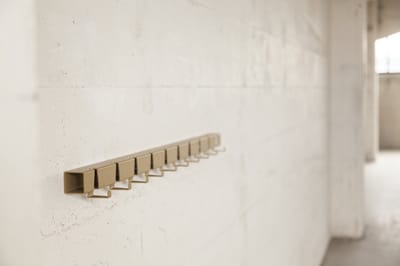 Vij5 - Coatrack By The Meter - metalen design kapstok met 10 haken - Anodic Gold