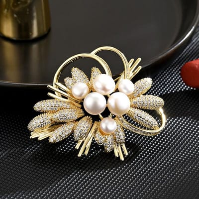 Dames Licht Luxe Design Elegante Imitatie Parel Bloem Broche Modieuze Veelzijdige Niche Design Sense Broche white