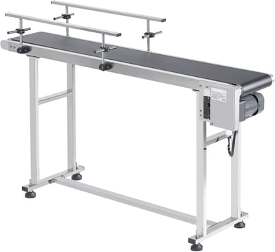 Gemotoriseerde transportband, transporttafel van 59 x 15,7 inch, duurzaam roestvrijstalen frame met PVC-band met instelbare snelheid voor inkjetcodering en antistatische toepassingen (dubbele vangrail)