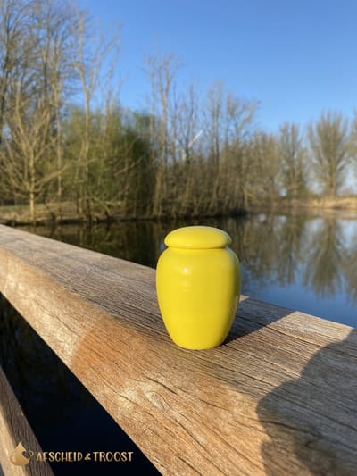 Urnen - Urn - Mini Urn - As - Crematie - Herinnering - Uniek- Geel - Herdenken -  Dierbare - Familie - Troost - Afscheid & Troost- AF-TCB19