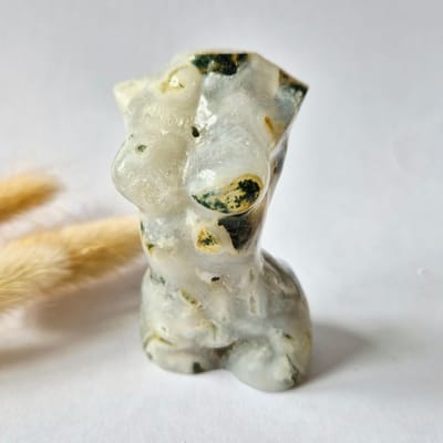 Mosagaat vrouwenbeeldje 8 cm (#30) – handgeslepen edelsteen carving