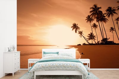 Behang - Fotobehang Zonsondergang - Tropisch - Palmboom - Strand - Zee - Breedte 600 cm x hoogte 400 cm