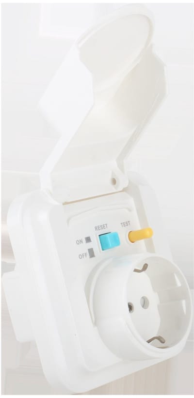 RELTECH aardlekcontactdoos, 230 V~, 16 A, 30mA