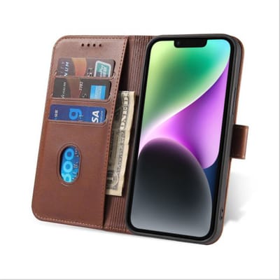 Smartphonica iPhone 14 Plus kunstleren hoesje met magnetische sluiting en pashouders book case - Donkerbruin geschikt voor iPhone 14 Plus