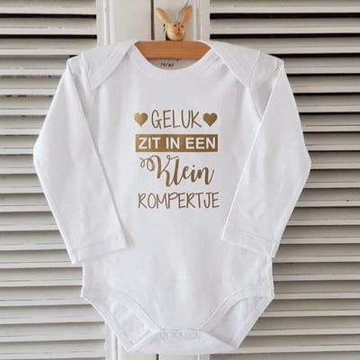 Baby Rompertje met tekst Geluk zit in een klein rompertje |lange mouw | wit goud| maat 74-80 aankondiging bekendmaking zwangerschap cadeau voor de liefste aanstaande  mama papa opa oma tante en oom