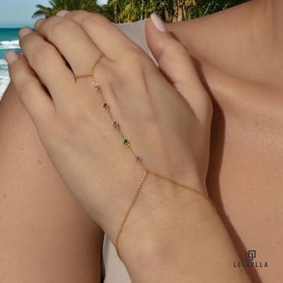Leerella Stijlvolle Goudkleurige Handketting van Hoogwaardig RVS met Kleurrijke Stenen - Waterproof, Hypoallergenisch en Verstelbaar voor Perfecte Pasvorm