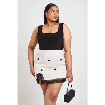 boohoo Dames Plus Satijnen Mini Rok Met Stippenprint En Kanten Afwerking | Creme | Maat: 44