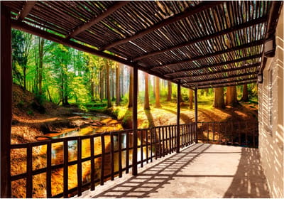 Fotobehangkoning - Behang - Vliesbehang - Fotobehang Uitzicht op het Bos vanaf het Terras 3D - Getting Back to Nature - 150 x 105 cm