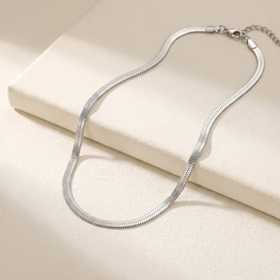 Lundholm Ketting Dames Zilver Kleurig – Premium Stainless Steel Jewellery – Brede Snake Zilverkleurige Platte Slangen ketting Gevlochten Ketting 5 mm dikte – My Evelyn Serie – Waterproof & Hypoallergeen – Vrouwen Cadeautjes