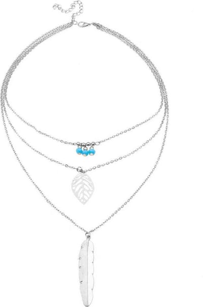 Ketting in zilveren kleur met drie lagen (40-50 en 60 cm) met veer - blad - kraal hangers