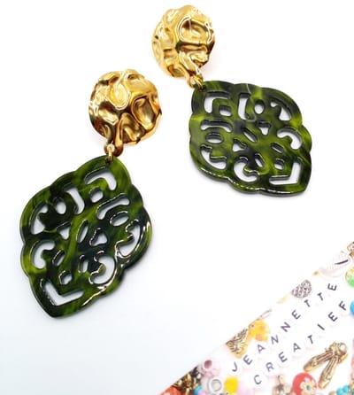 Jeannette-Creatief® - Resin – Ruit Barok - Groene Oorbellen - Resin Oorbellen - Oorbellen Olijfgroen - Olijfgroen - Olivegreen - Groen - Olijf - Groene Oorbellen - Gouden Oorbellen - Oorbellen – Oorhangers - RVS Oorknoppen - Sieraden - Herfstlook