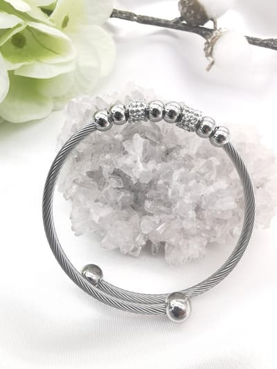 Armband - RVS - stalen - Zilverkleurig - 18 cm - kabelarmband - versierd met afwisselend gladde RVS metalen kralen en kralen ingezet met strass-steentjes.