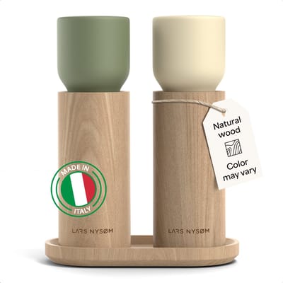 LARS NYSØM LARS NYSØM houten peper- en zoutmolenset met dienblad – Handmatige molens met verstelbare keramische maalwerken – Elegante beukenhouten set voor keuken of tafel (Sage Green/Almond Beige)