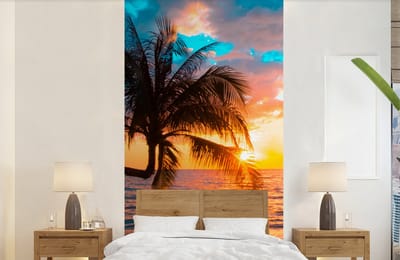 Behang - Fotobehang Palm - Zonsondergang - Horizon - Strand - Zee - Tropisch - Breedte 120 cm x hoogte 240 cm