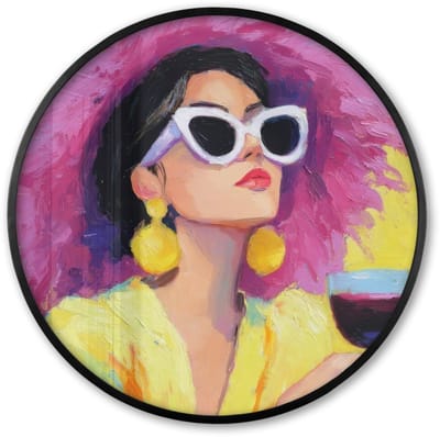 Poster in lijst Rond - Fotolijst 60x60 cm - Posters - Vrouw - Hoed - Paars - Wijn - Ronde posterlijst zwart - Decoratie - Wanddecoratie woonkamer - Muurdecoratie slaapkamer