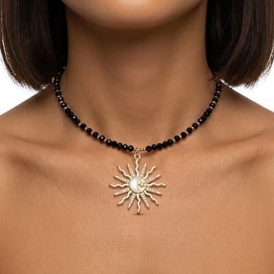 Zwart goudkleurig kralenketting voor dames met zon- en maanhanger – chokerstijl met goudkleurig accent