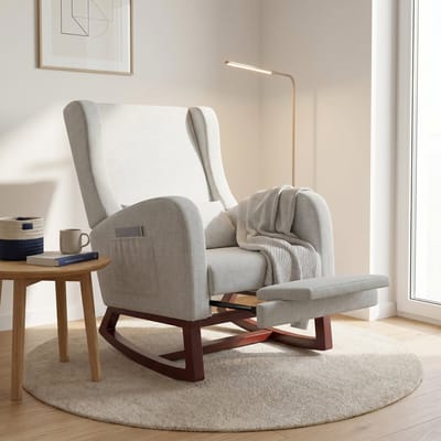 Schommelstoel - Relaxstoel met Opklapbare Voetensteun en Zijvakken - Houten en Metalen Frame - Linnen Stof - Moderne Stijl - Grijs