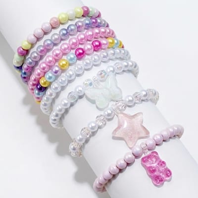 Meerkleurige kralen armband set dames en meisjes – 8 stuks elastische kralen armbanden met vlinder beer en ster bedel – kleurrijke armbandenset met hangers