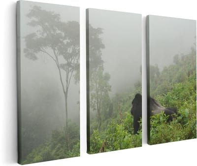 Artaza Canvas Schilderij Drieluik Gorilla in het Woud tijdens de Mist - 120x80 - Foto Op Canvas - Canvas Print