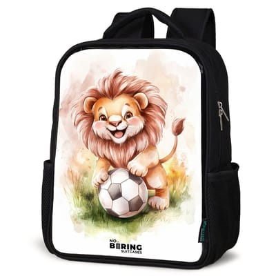 NoBoringSuitcases.com® - Rugzak zwart - Schooltas jongen & meisje - Speelse leeuw met voetbal op grasveld - Rugtas voor school - Boekentas kind - Schoolrugzak - Kinderrugzak