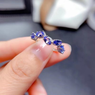 Modieuze Gedraaide Lijn Volle Diamant Gesimuleerde Spinel Saffier Gesloten Mond Ring voor Vrouwen Temperament Ring Sieraden No. 10 gray