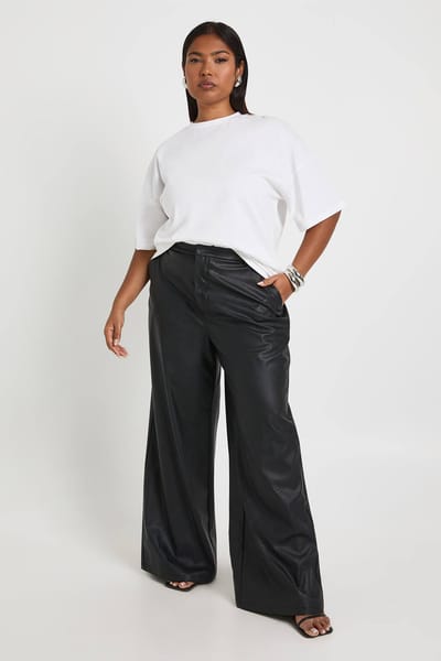 boohoo Dames Plus Kunstleren Broek met Wijde Pijpen | Black | Maat: 24