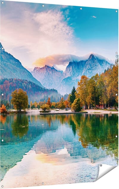 Gards Tuinposter Meer in de Bergen met een Geit Standbeeld - 120x160 cm - Tuindoek - Tuindecoratie - Wanddecoratie buiten - Tuinschilderij