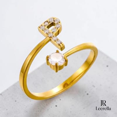 Leerella | P | Verstelbare Goudkleurige Initialen Ring - RVS Letter Ring met Zirconia Steentjes - Persoonlijke Naamring Dames